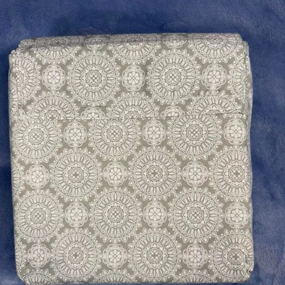 Mainstays grey and white microfiber sheet set new FULL‎